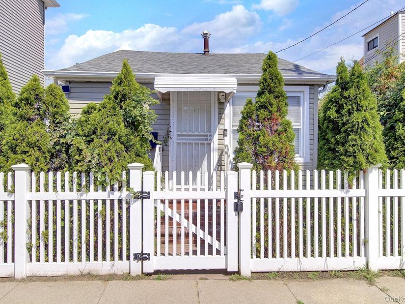 2 Sampson Street E, East Rockaway NY 11518