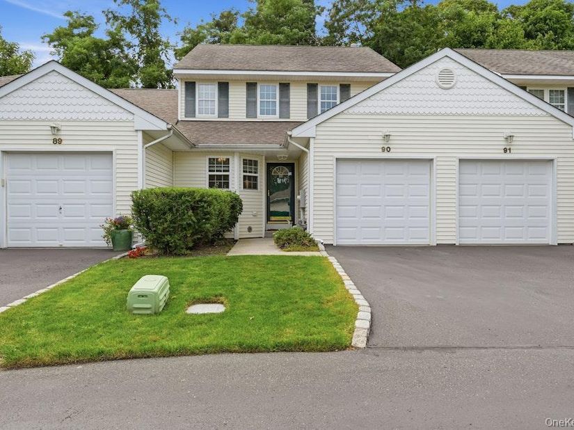 90 Mulberry Common, Riverhead NY 11901