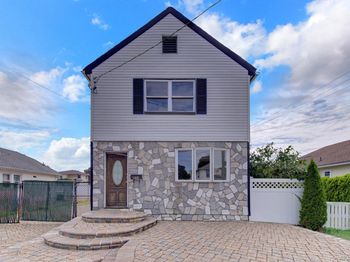 104 E Pennywood Avenue