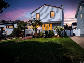 48 W Windsor Parkway