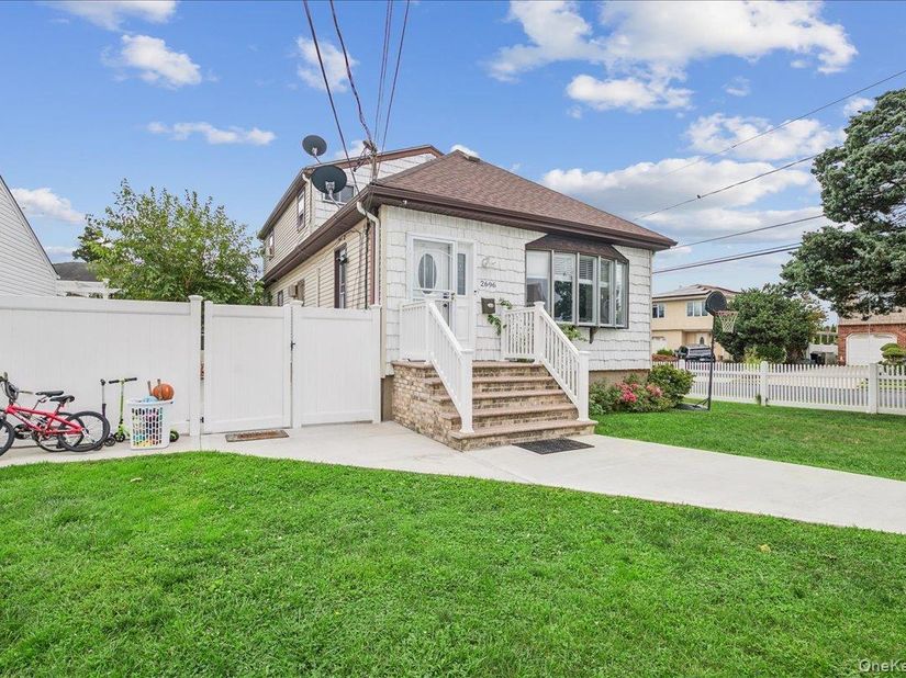 2696 W Alder Road, Bellmore NY 11710