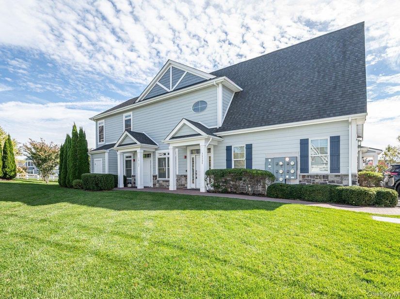 38204 Winterberry Drive, Plainview NY 11803