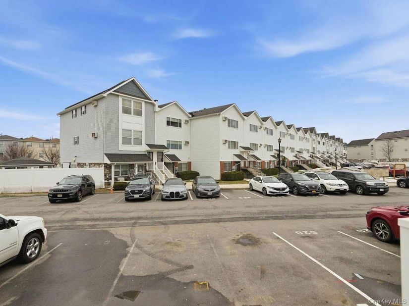 111 Horizon Court, Bronx NY 10473