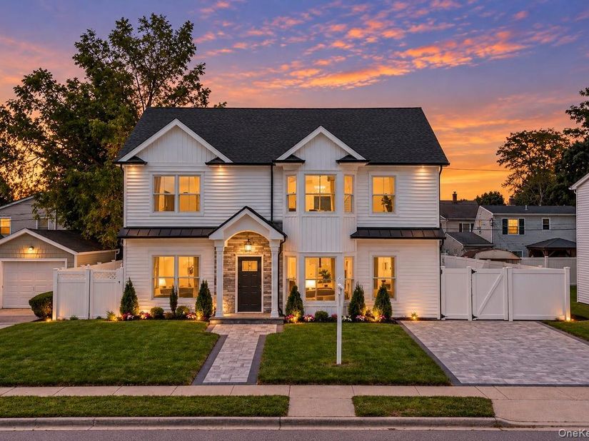 84 Rope Lane, Levittown NY 11756