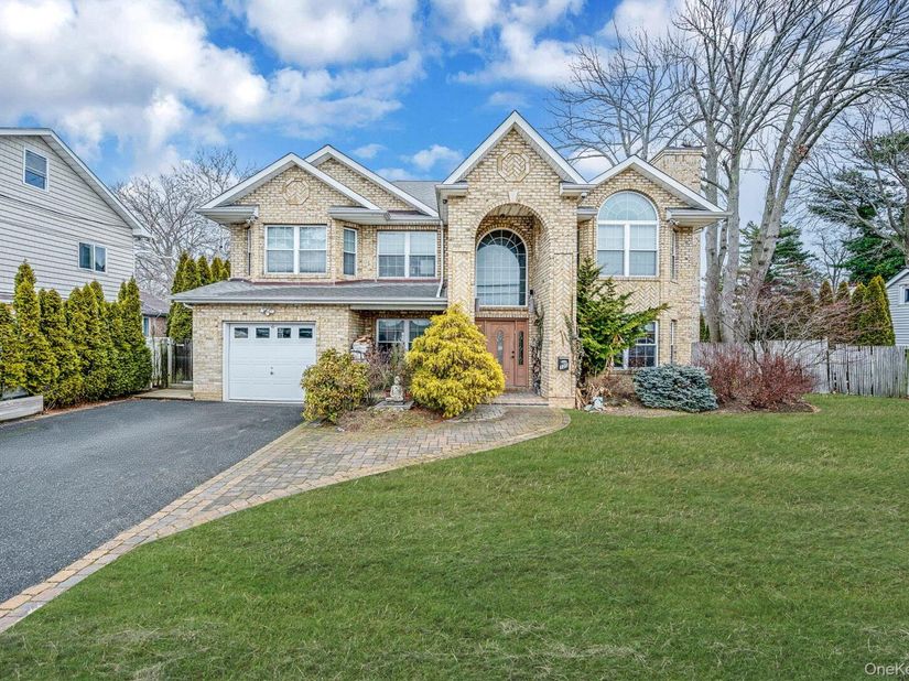 120 Waldo Street, Copiague NY 11726