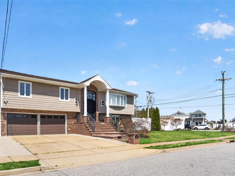 101 Jetmore Place, Massapequa NY 11758