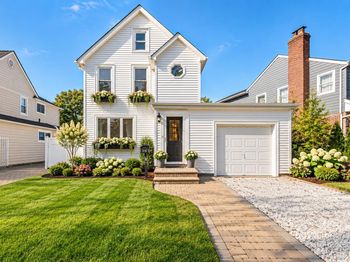 19 Waverly Avenue