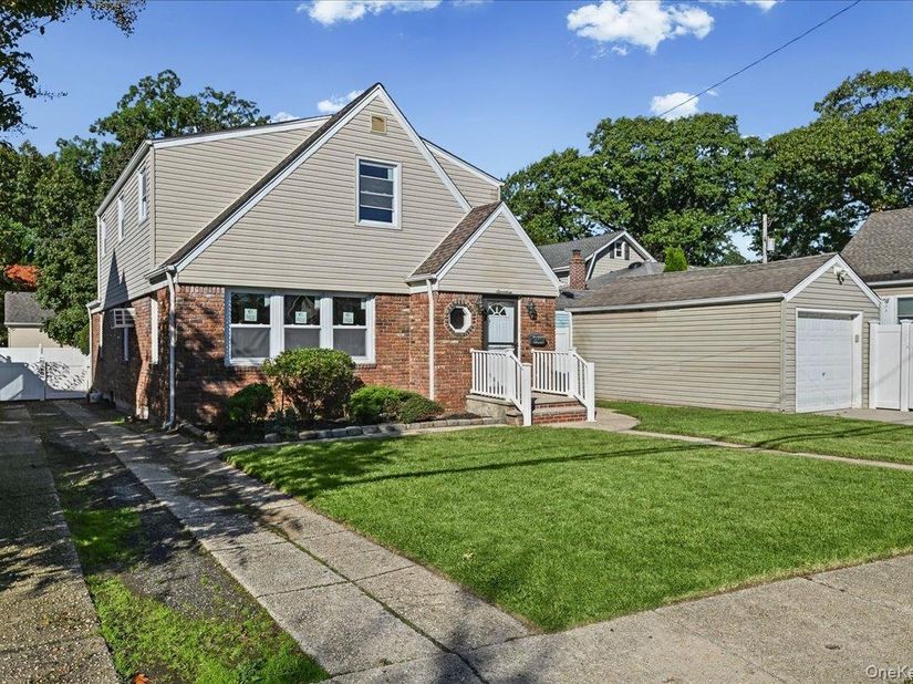 17 President Street, Lynbrook NY 11563