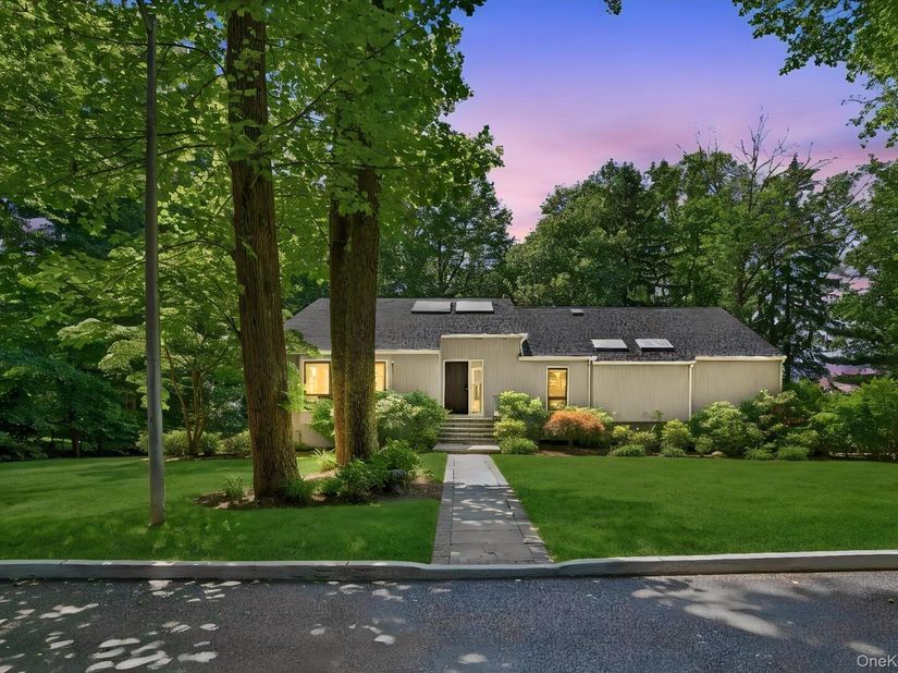 12 Hearthstone Circle, Scarsdale NY 10583