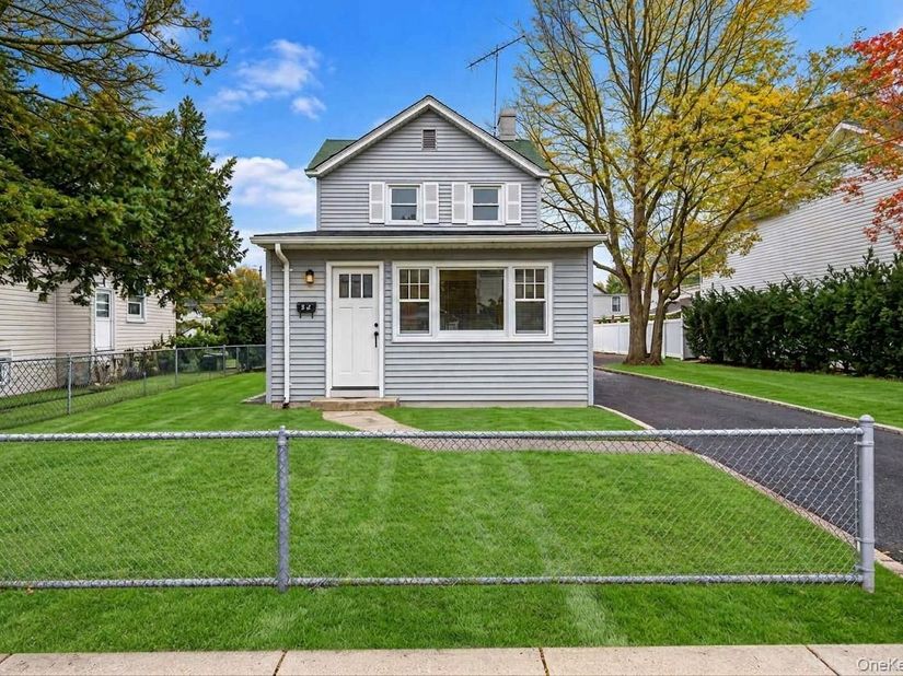 52 Coles Street, Glen Cove NY 11542