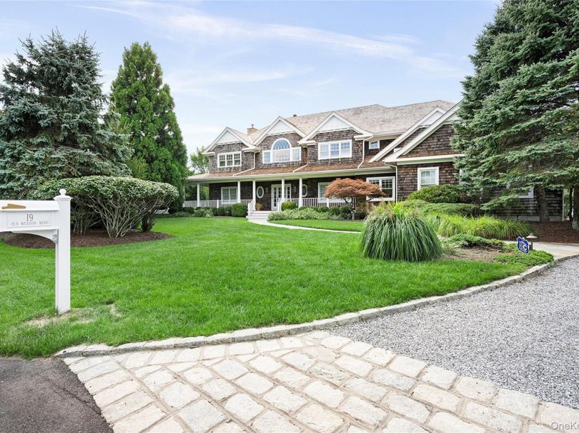 19 Old Meadow Bend, Westhampton Beach NY 11978