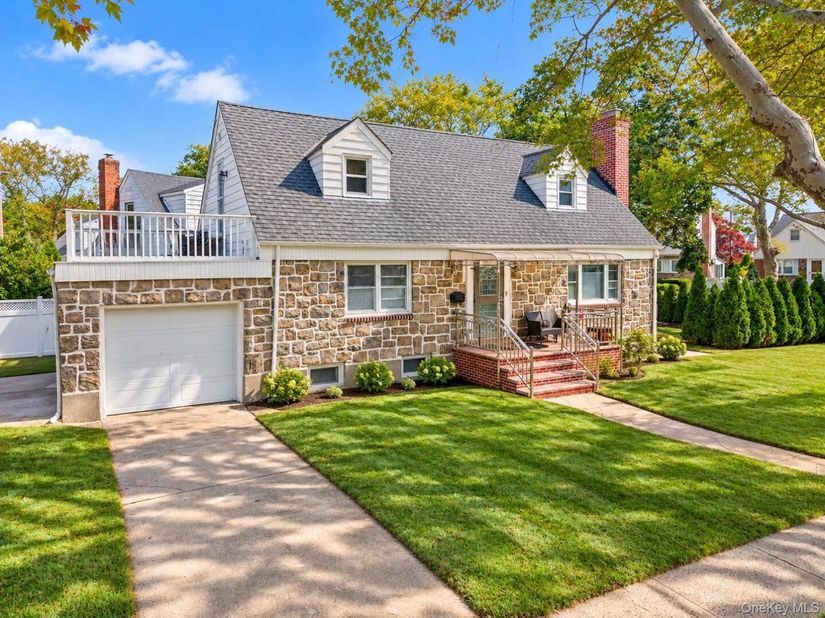 471 Beech Street, New Hyde Park NY 11040