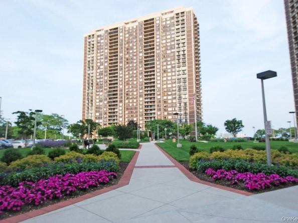 27110 Grand Central Parkway 16M, Floral Park NY 11005