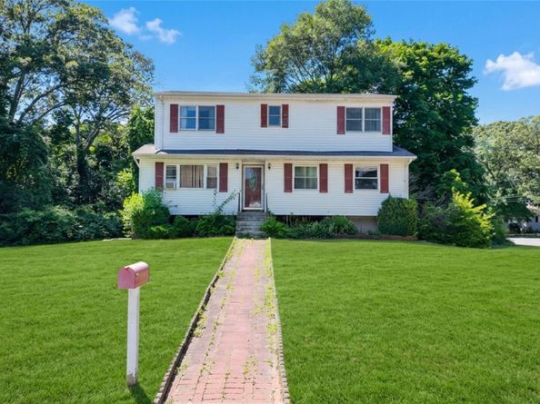 2 Custom Lane, Port Jefferson NY 11776