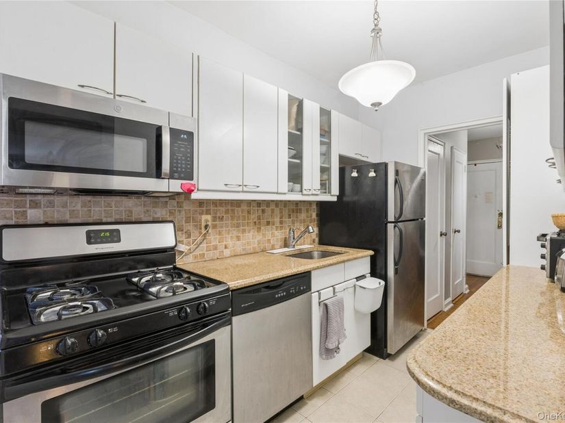 123-35 82 Road 5M, Kew Gardens NY 11415