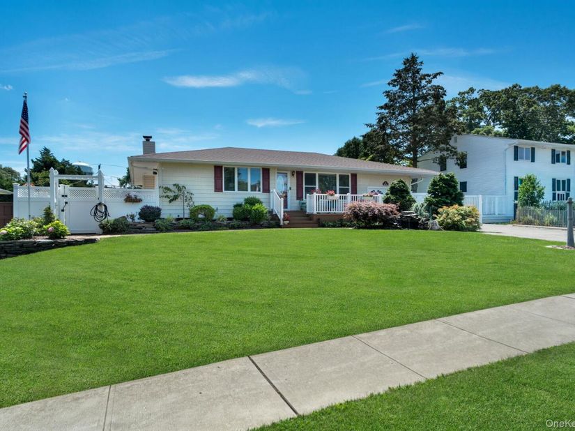 15 Abbey Drive, Commack NY 11725