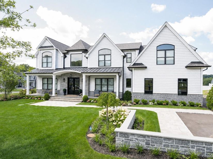 15 Wildwood Drive, Dix Hills NY 11746