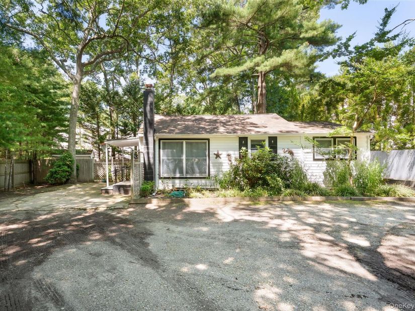 141 W Neck Road, Southampton NY 11968