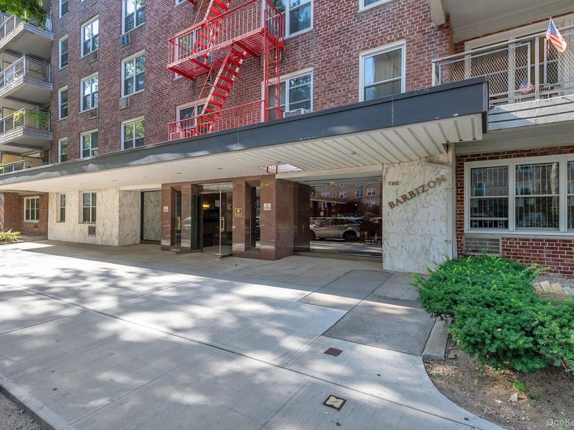 142-05 Roosevelt Avenue 320, Flushing NY 11354