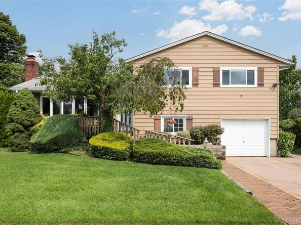 10 Primrose Avenue, Hicksville NY 11801