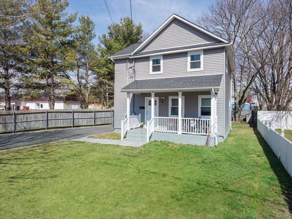 8 E 14th Street, Huntington Station NY 11746