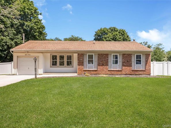 93 Raynor Road, Ridge NY 11961