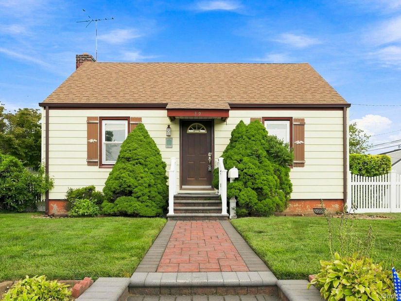 39 Emma Street, Bethpage NY 11714