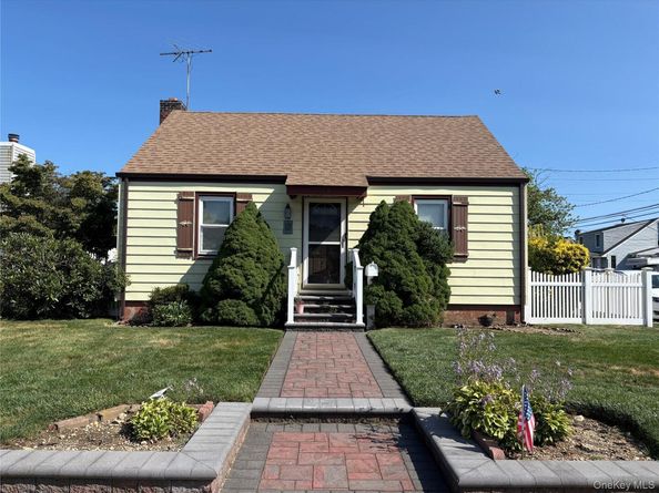 39 Emma Street, Bethpage NY 11714