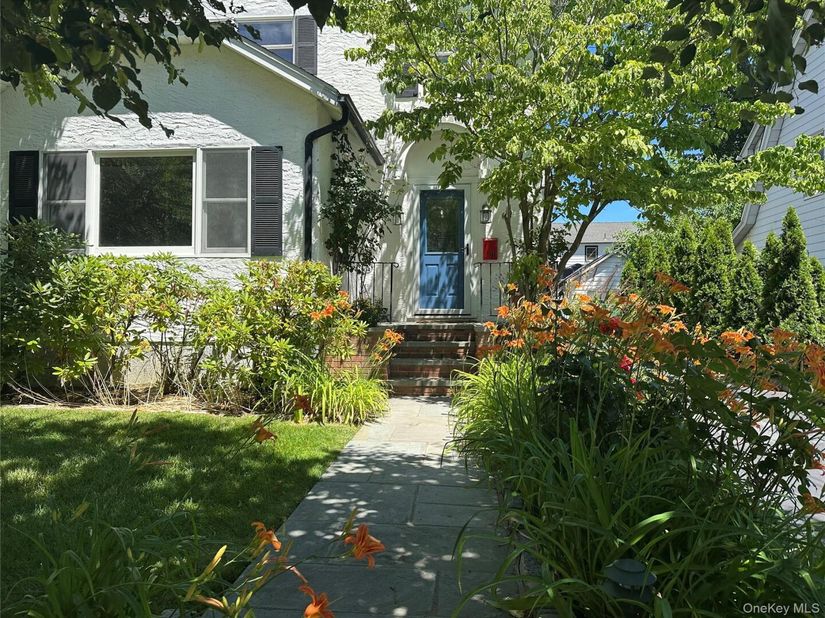 17 Cypress Avenue, Port Washington NY 11050
