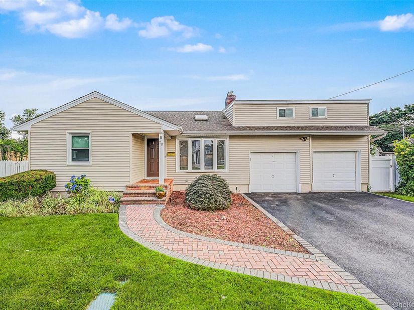 28 Greenvale Lane, Syosset NY 11791
