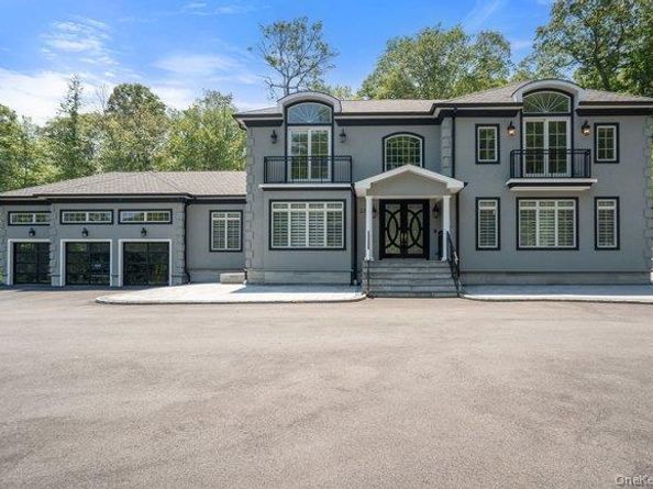 23 Woodbury Road, Woodbury NY 11797