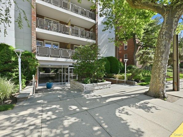 100 Brooklyn Avenue 4V, Freeport NY 11520