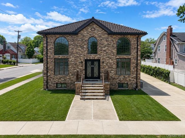3646 205th Street, Bayside NY 11361