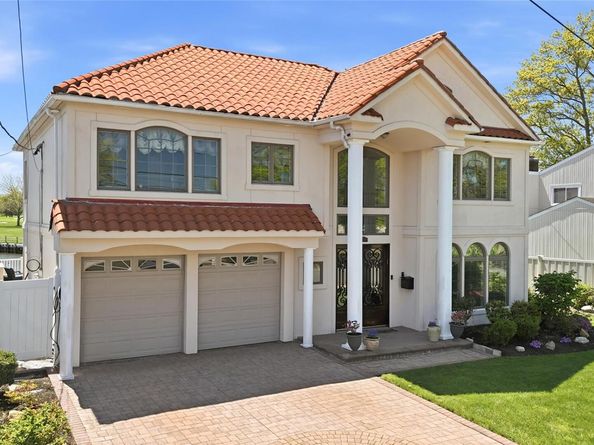 2890 Clubhouse Road, Merrick NY 11566