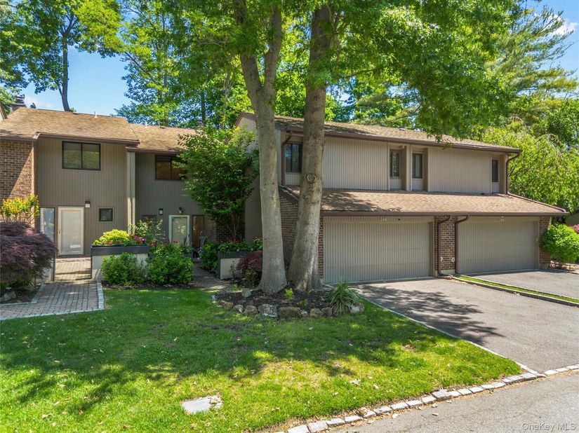 246 Hamlet Drive, Jericho NY 11753