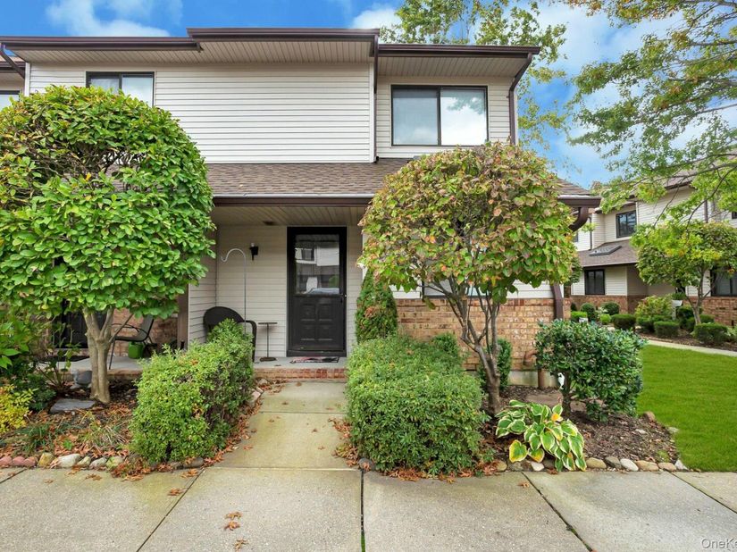 65 Cottonwood Court, Wantagh NY 11793