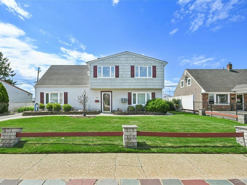 16 Sycamore Lane, Levittown NY 11756