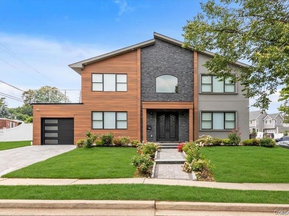 102 Kate Drive, New Hyde Park NY 11040