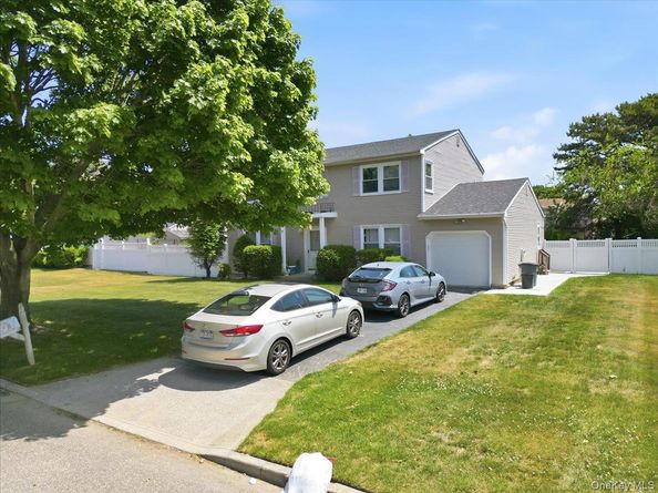 7 Apple Blossom Lane, Patchogue NY 11772