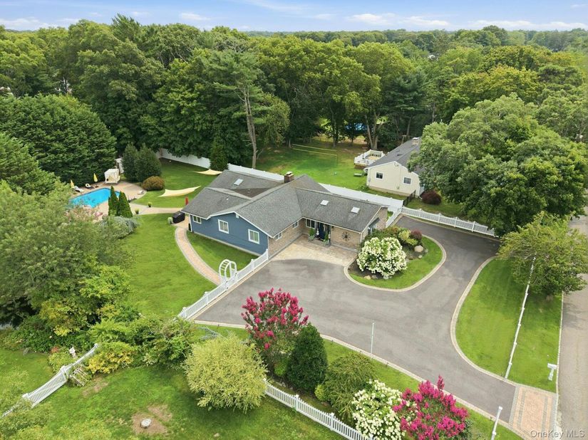 703 Lincoln Avenue, Sayville NY 11782
