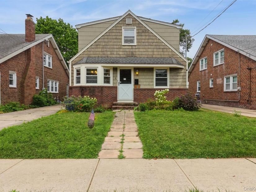 5 Cambridge Street, Malverne NY 11565