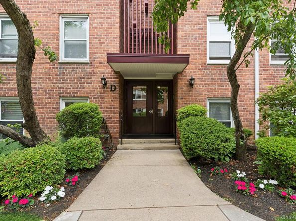 61 Maine Avenue D12, Rockville Centre NY 11570