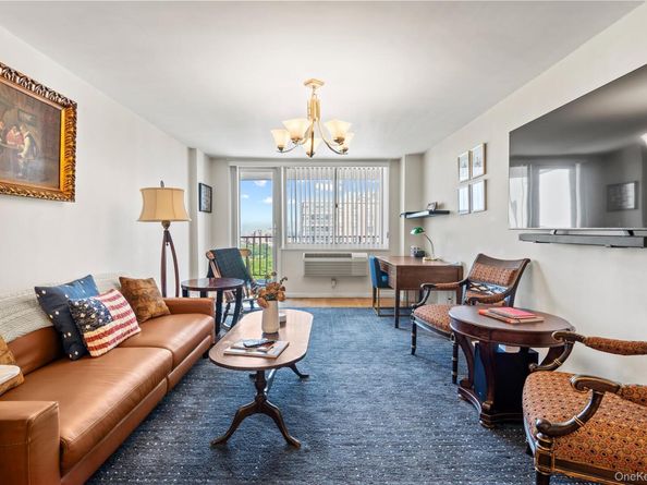 118-18 Union Turnpike 19G, Kew Gardens NY 11415