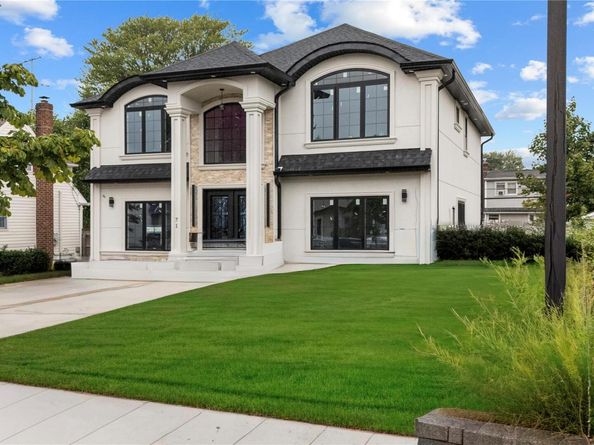 71 Cedar Street, Hicksville NY 11801