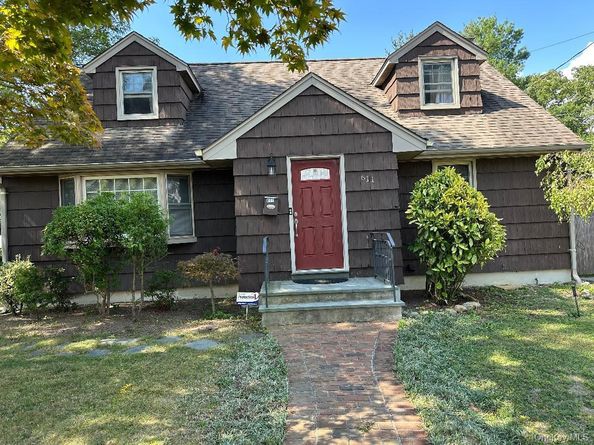 611 Asharoken Boulevard, Bay Shore NY 11706