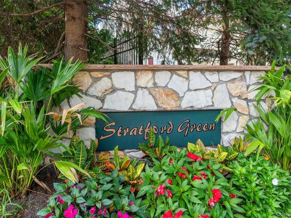 37 Stratford Green, Farmingdale NY 11735