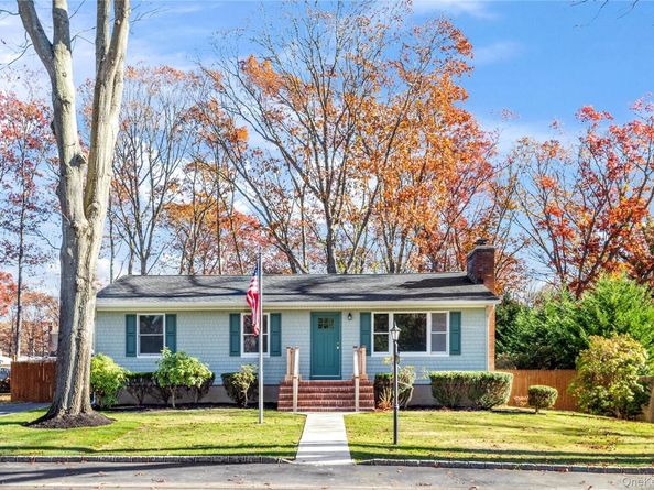 11 Seneca Trail, Ridge NY 11961