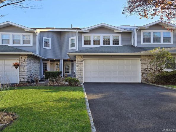 31 Hampshire Court 31, Holbrook NY 11741