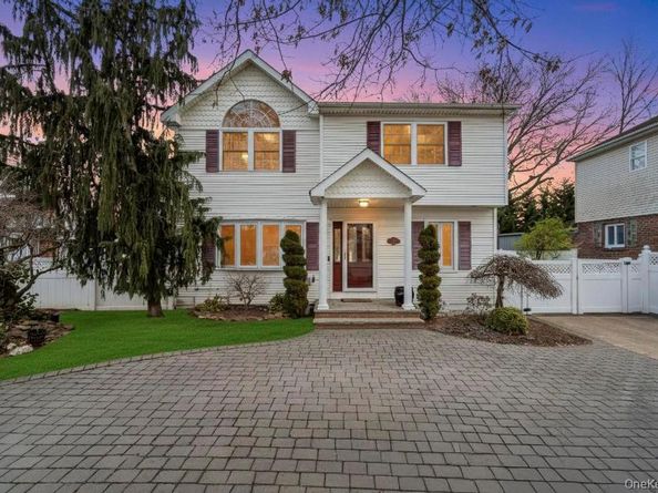 2585 Oceanside Road, Oceanside NY 11572