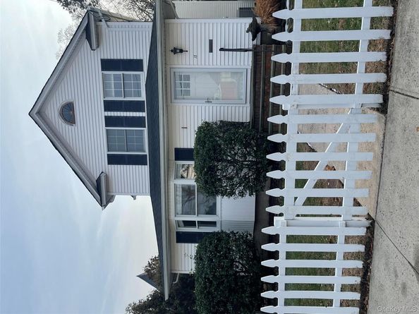 11 Tooker Avenue, Oyster Bay NY 11771
